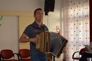 Sledi življenja in KUD STOPinJE pri starejših  4